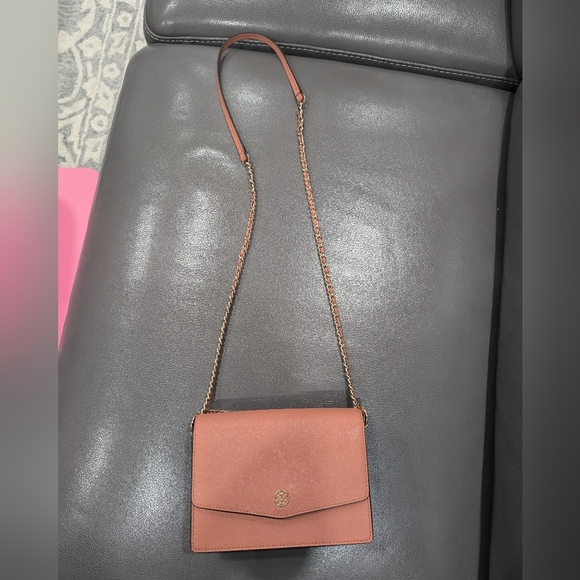 Tory Burch, Robinson Convertible Shoulder Bag - Picture 11 of 11